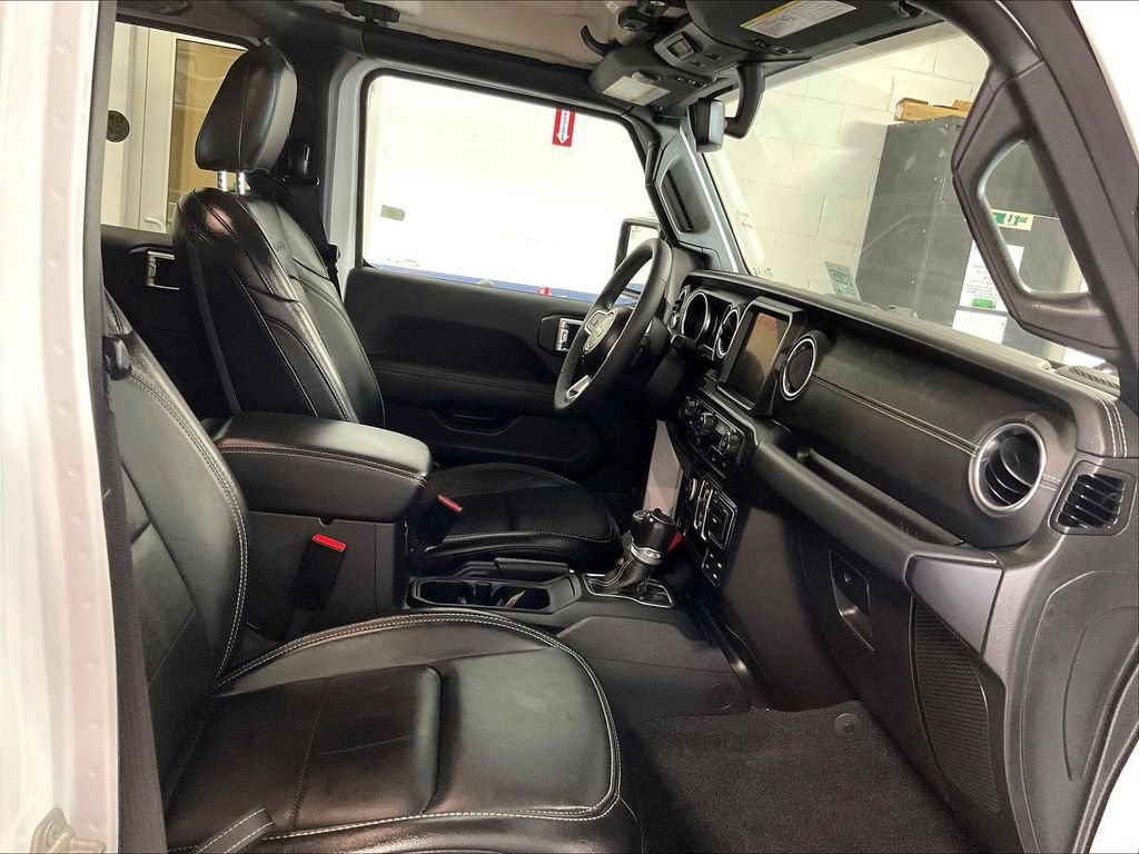 Used 2023 Jeep Wrangler Unlimited Sahara AWD/4WD image 11