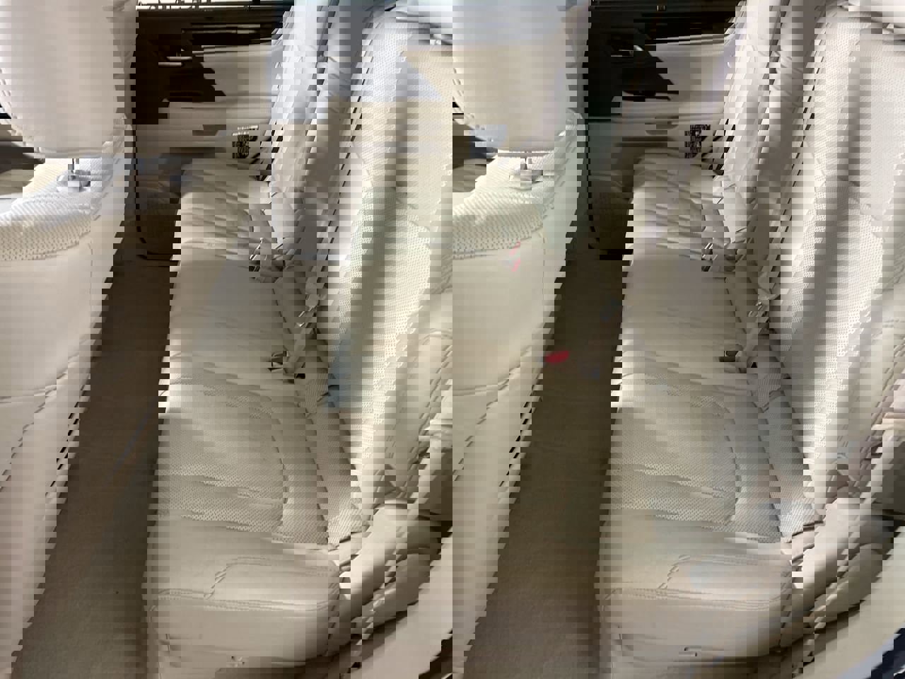 Used 2018 Lexus LX 570 4WD image 24