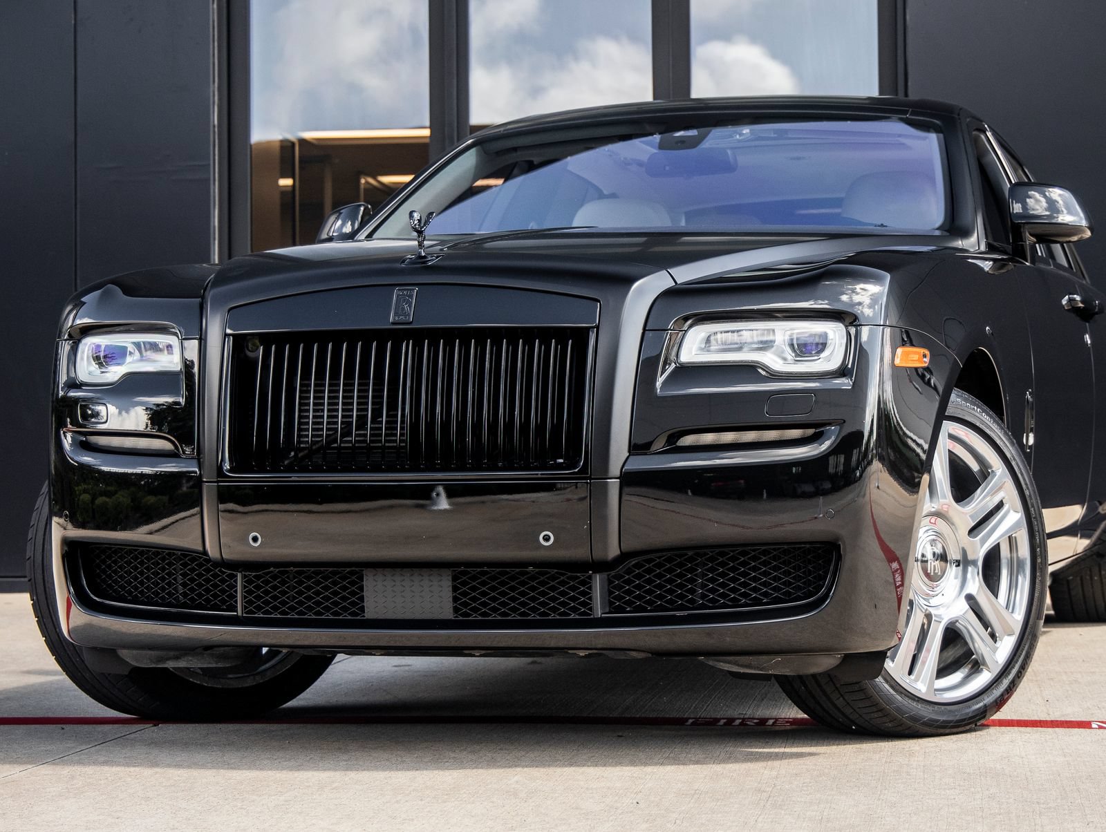 Used 2015 Rolls-Royce Ghost RWD image 6