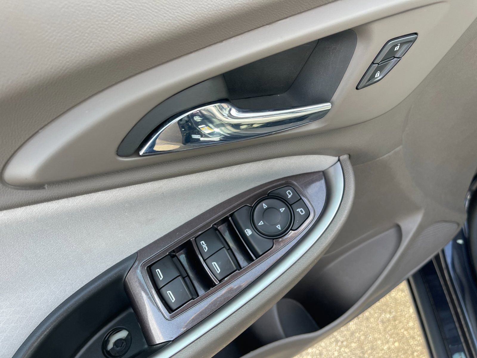 Used 2022 Chevrolet Malibu LT image 13