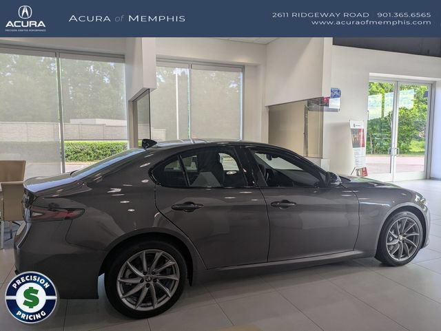 Used 2025 Alfa Romeo Giulia AWD w/ Driving Assist Package image 7