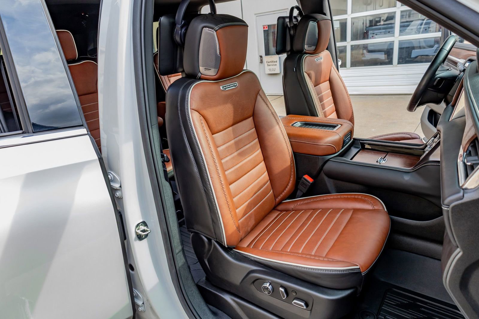 Used 2024 GMC Yukon XL Denali Ultimate image 31