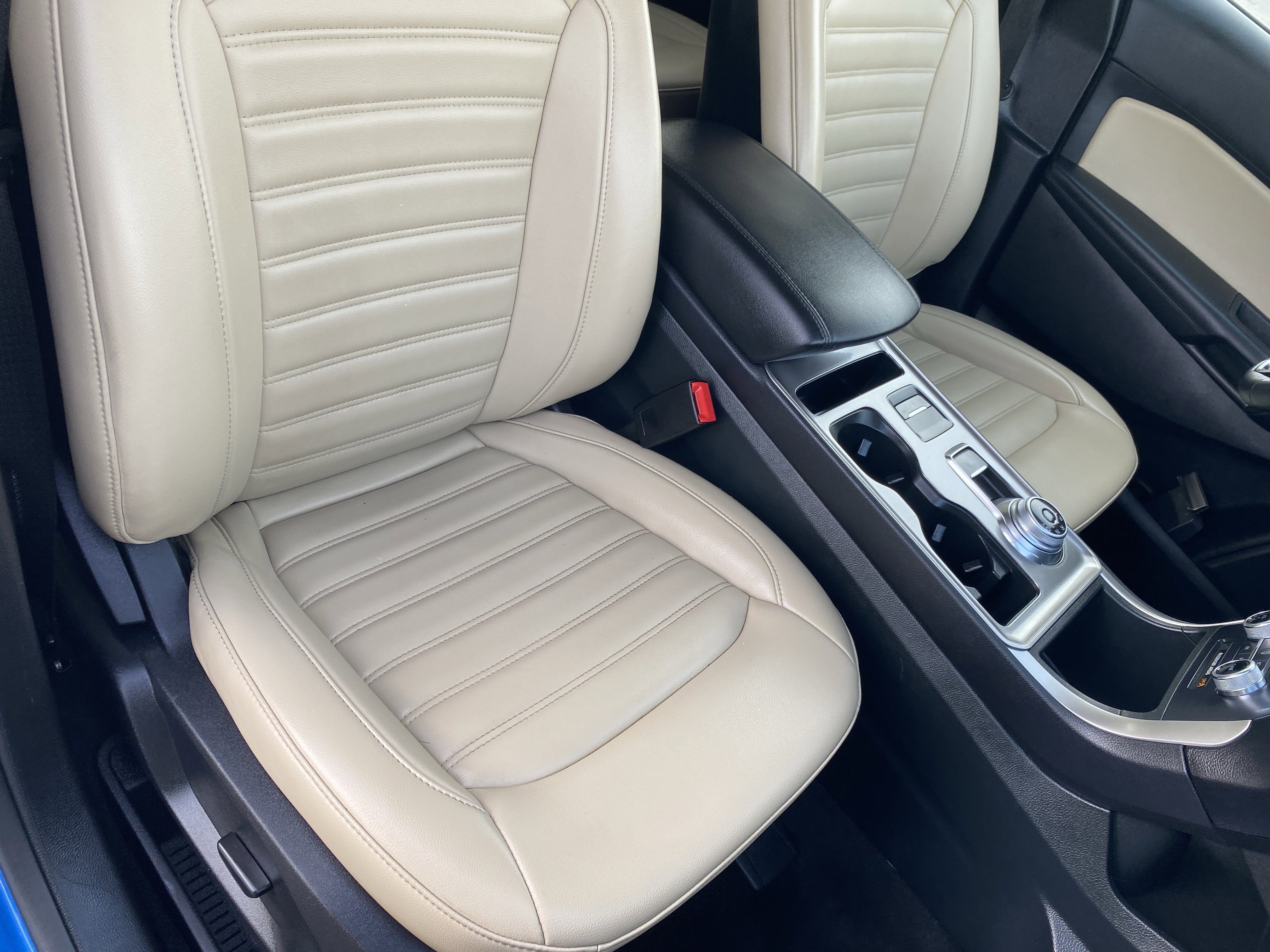 Used 2024 Ford Edge SEL image 8