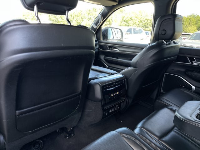 Used 2024 Jeep Wagoneer Series II w/ Flexible Seating Group RWD image 19