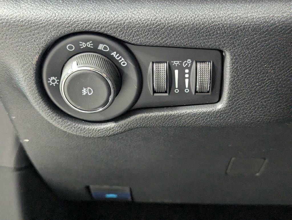 New 2026 Chrysler Pacifica Select FWD image 15