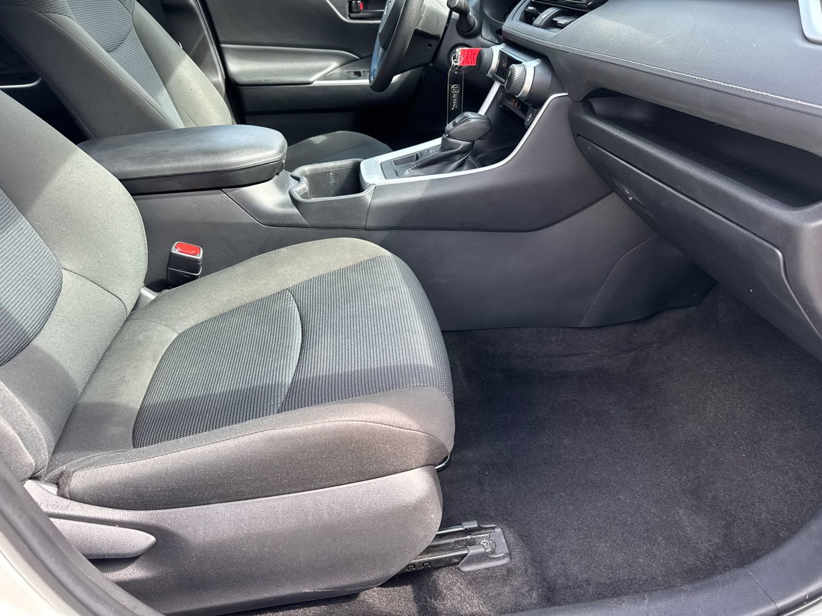 Used 2022 Toyota RAV4 LE image 13