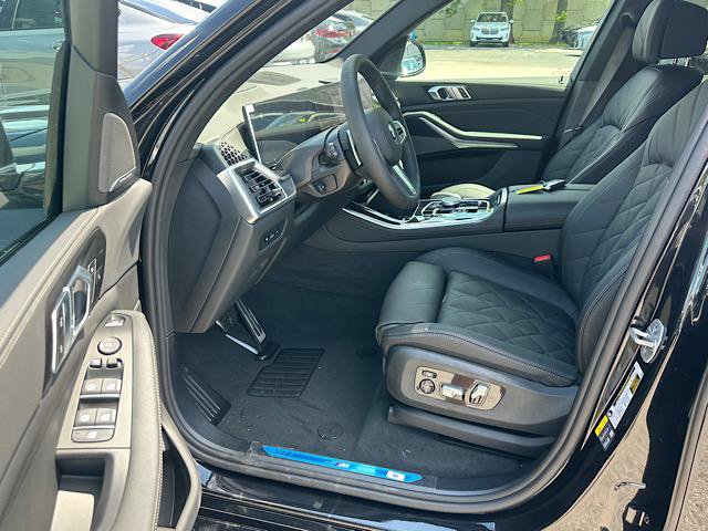New 2026 BMW X5 xDrive50e w/ M Sport Package AWD/4WD image 4