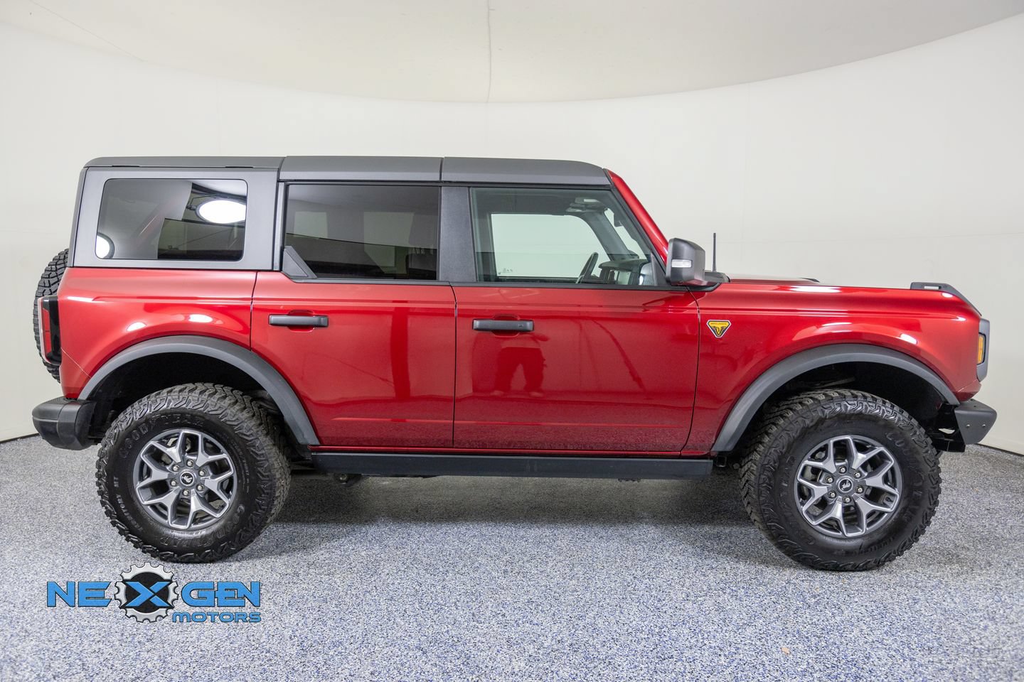Used 2025 Ford Bronco Badlands AWD/4WD image 8