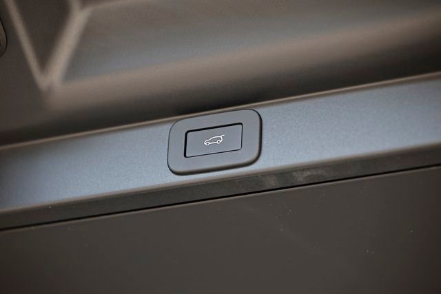 New 2025 Land Rover Range Rover Long Wheelbase SE AWD/4WD image 34