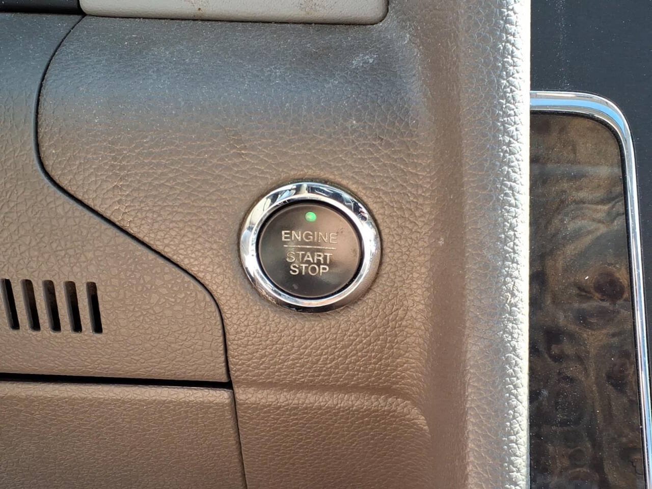 Used 2015 Lincoln Navigator 4WD image 28