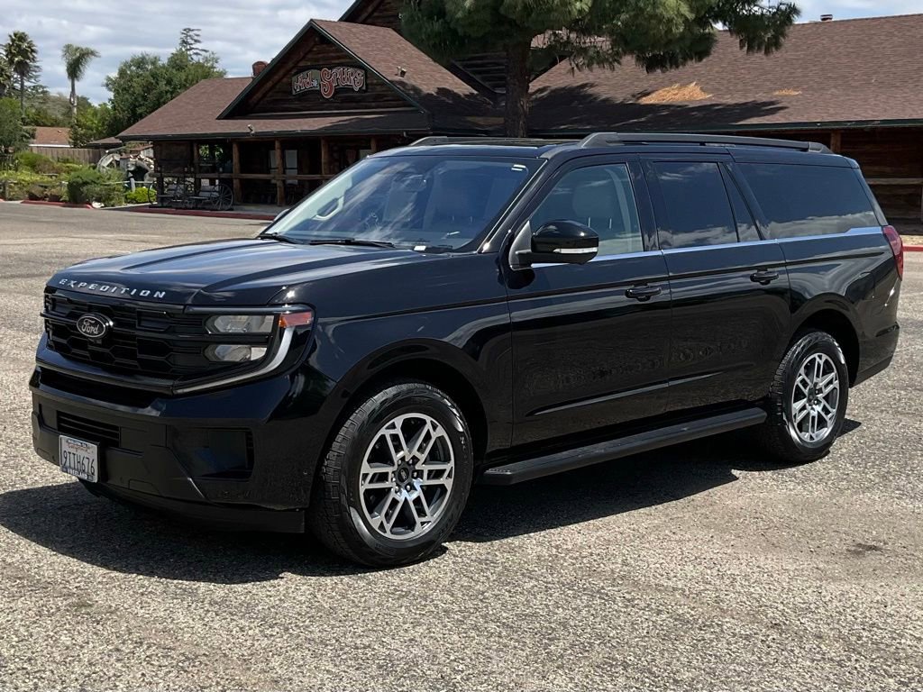 Used 2025 Ford Expedition Max Active AWD/4WD image 2