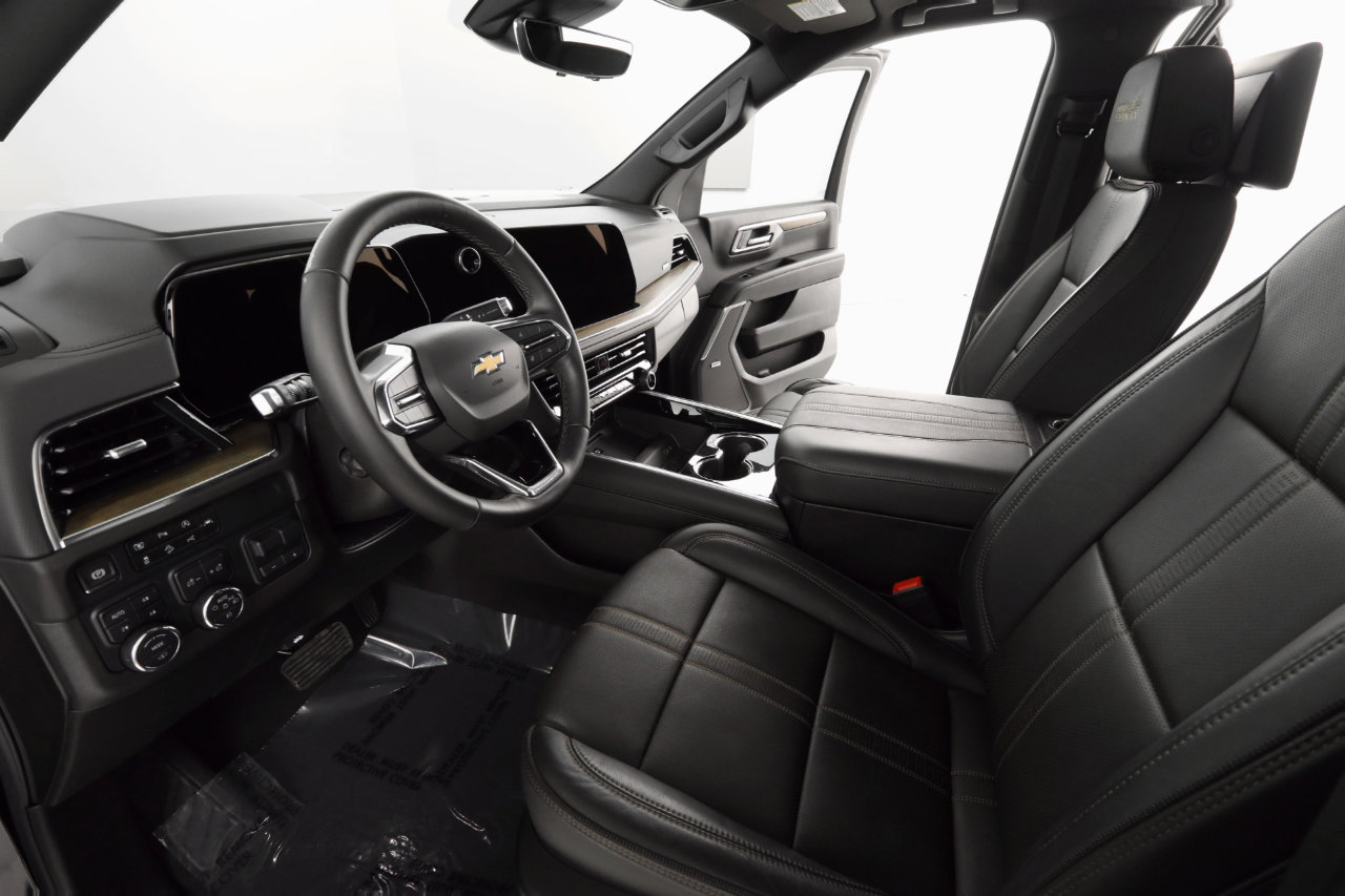 Used 2025 Chevrolet Tahoe High Country image 32