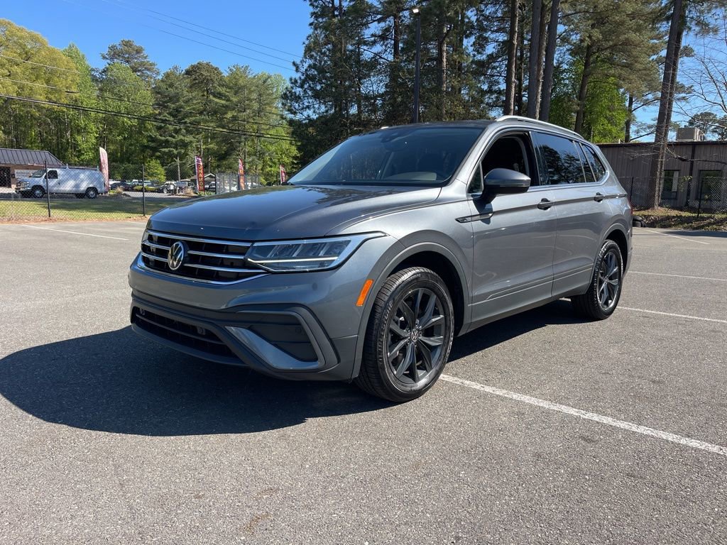 Used 2024 Volkswagen Tiguan SE FWD image 2