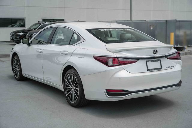 Used 2025 Lexus ES 300h w/ Premium Package FWD image 10