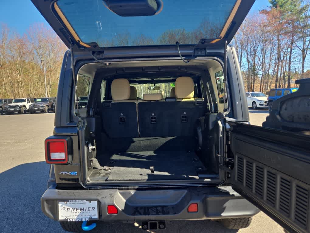 Used 2023 Jeep Wrangler Unlimited w/ Cold Weather Group AWD/4WD image 36