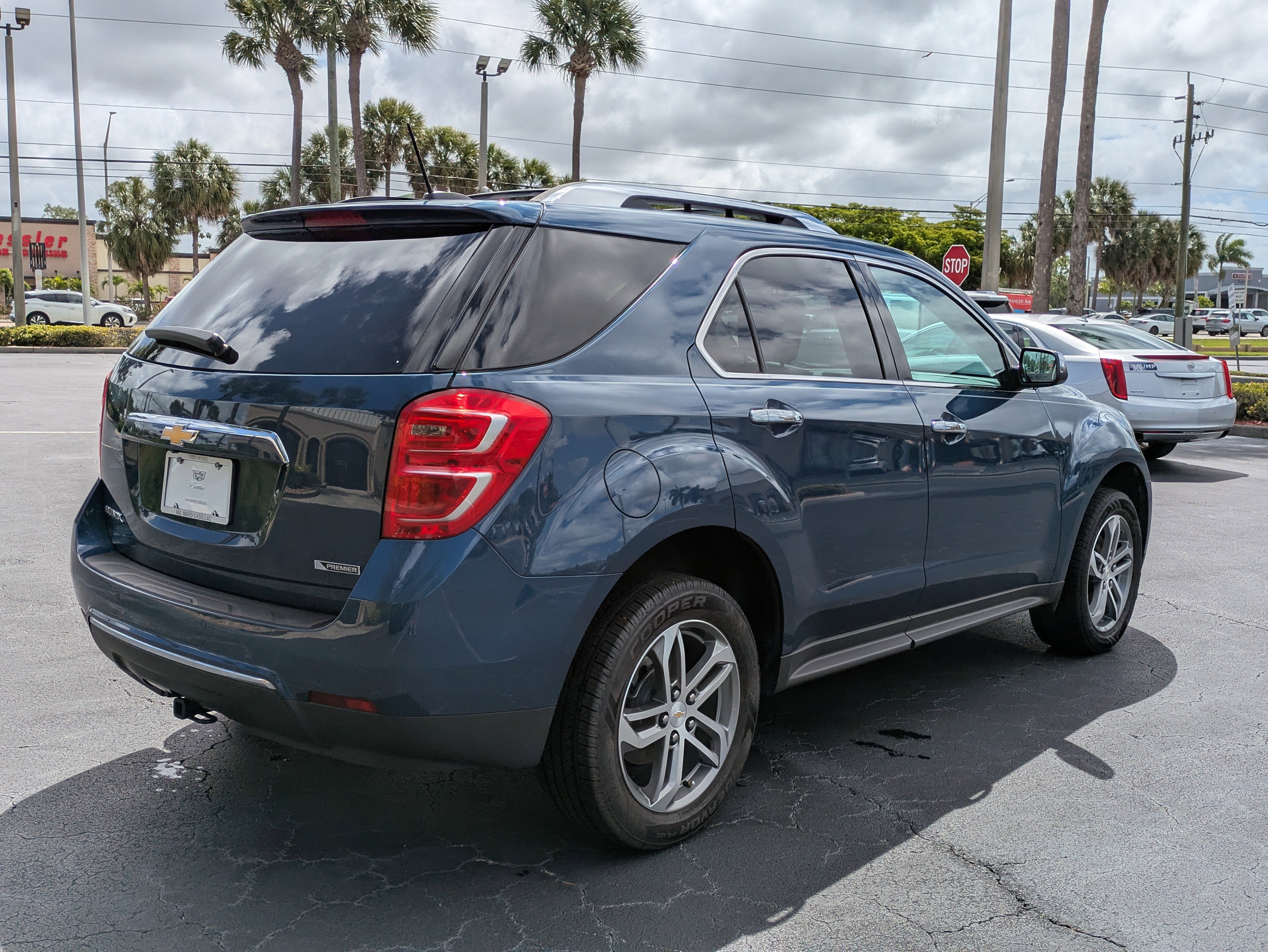 Used 2017 Chevrolet Equinox Premier w/ Enhanced Convenience Package FWD image 6