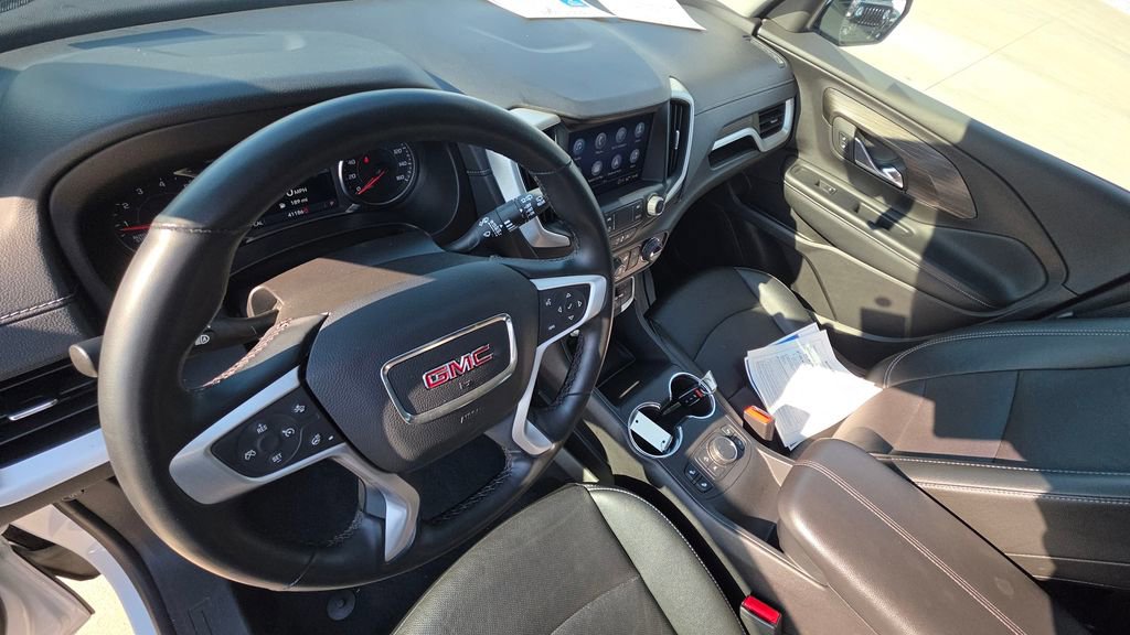 Used 2024 GMC Terrain SLT image 12