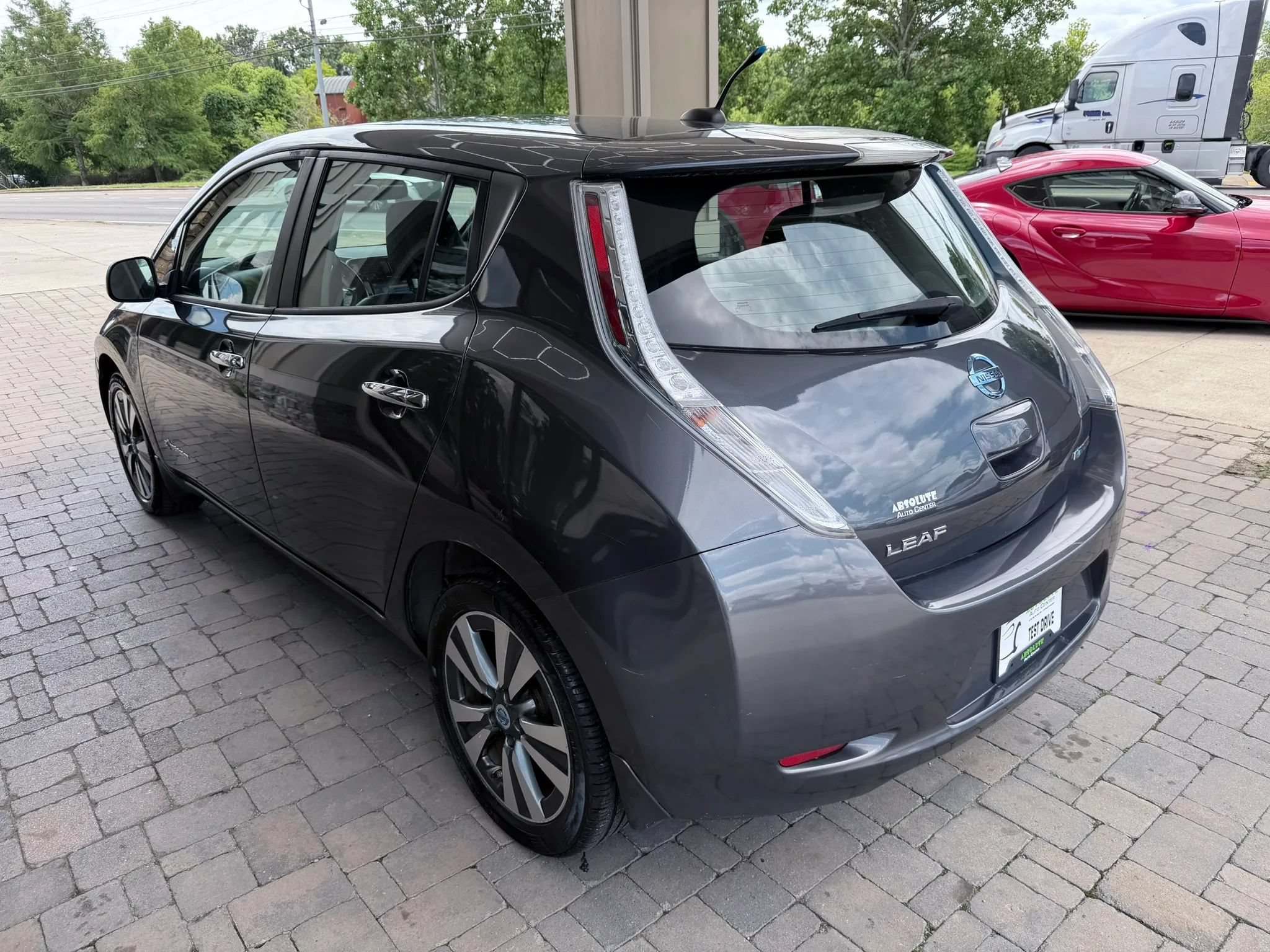 Used 2013 Nissan Leaf SL FWD image 8