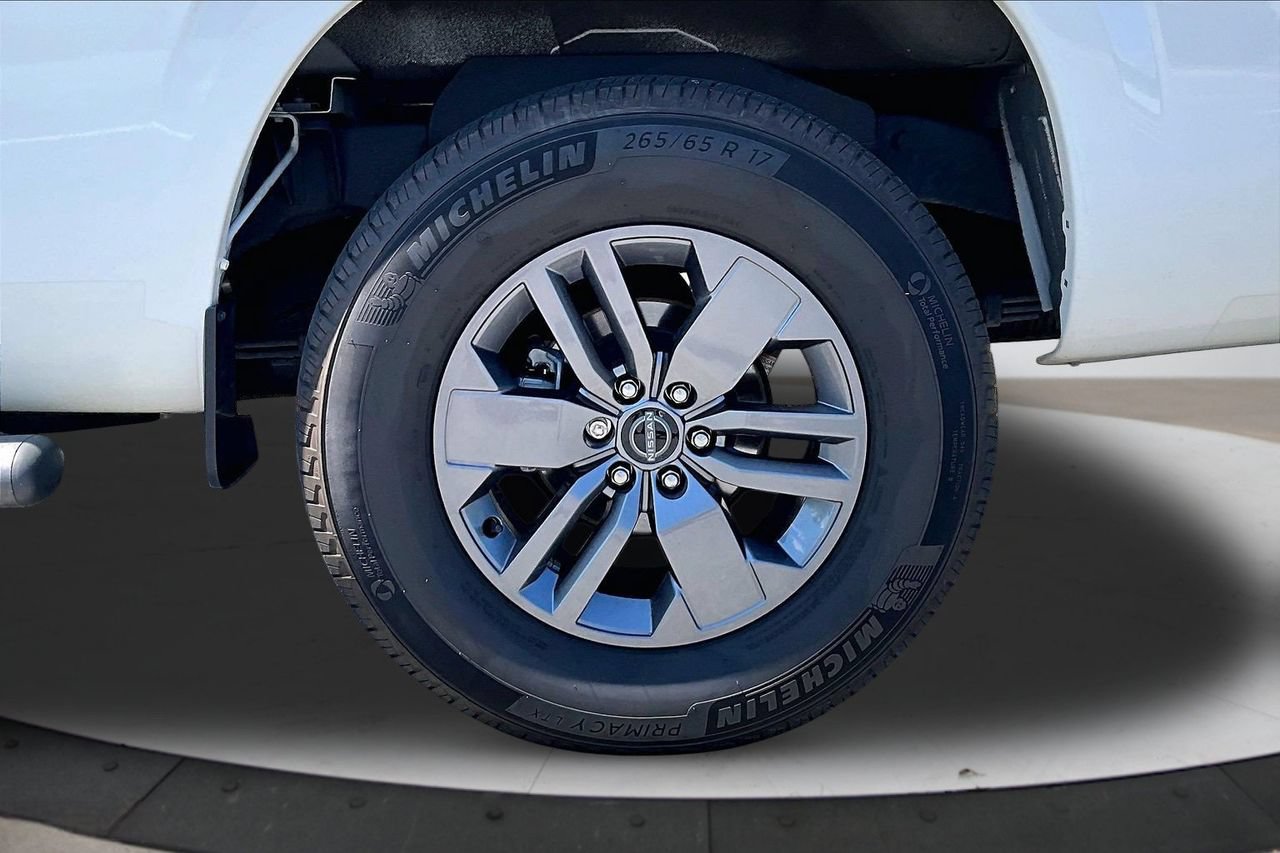 Used 2025 Nissan Frontier SV RWD image 32