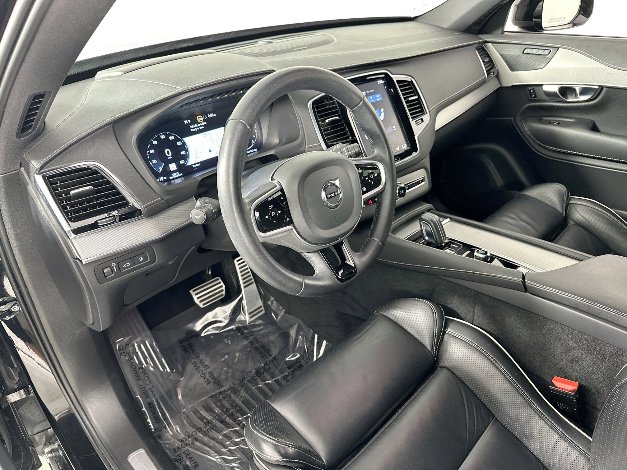 Used 2022 Volvo XC90 T8 R-Design w/ Advanced Package image 9