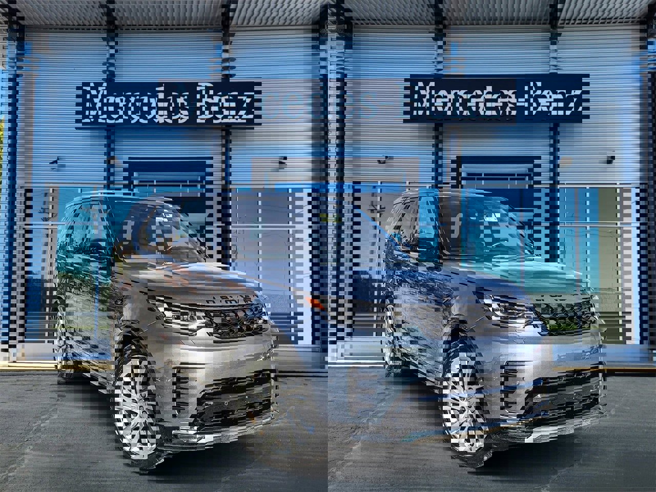 Used 2023 Land Rover Discovery HSE R-Dynamic