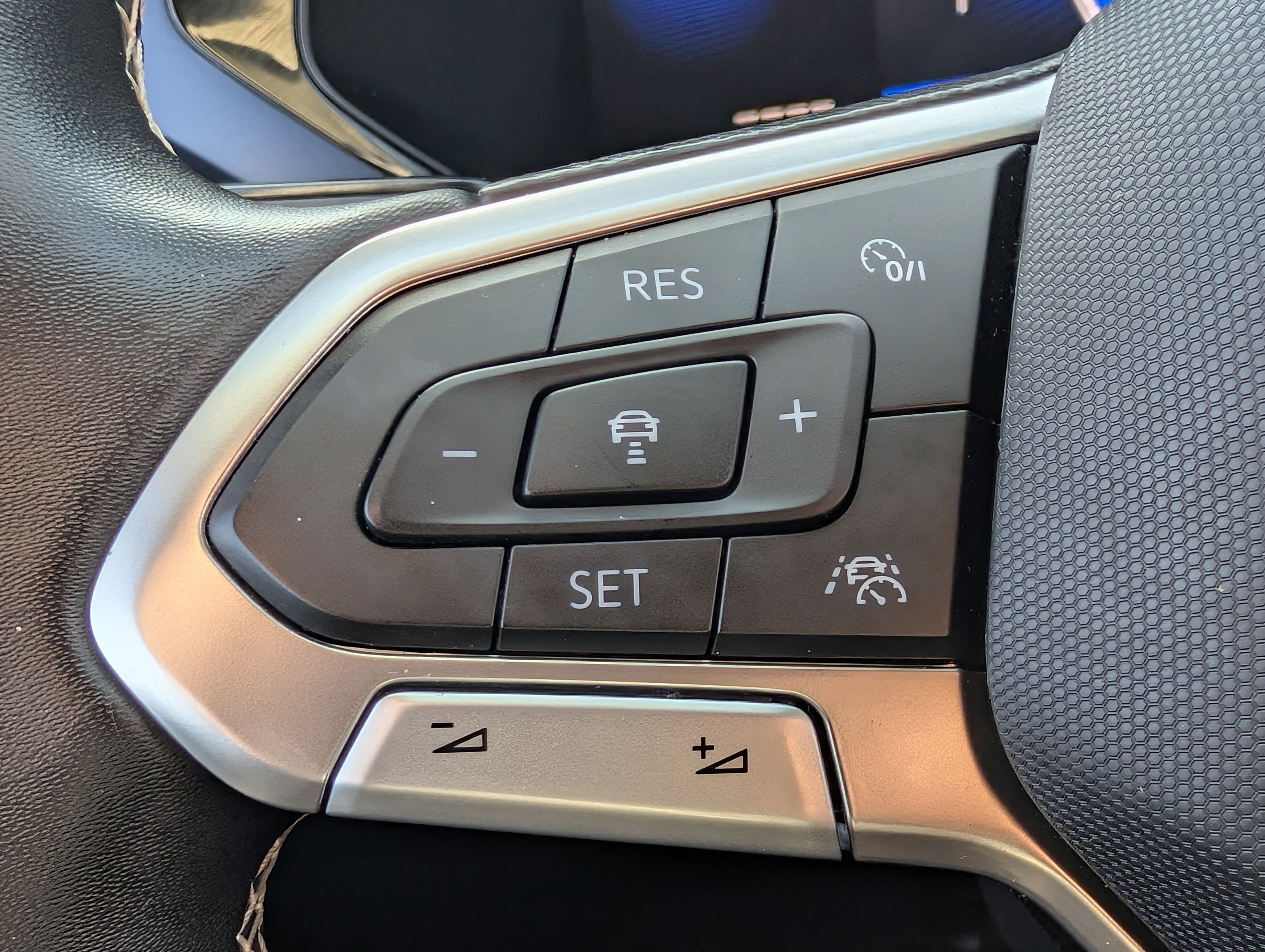 Used 2023 Volkswagen Taos SE w/ Panoramic Sunroof Package image 26