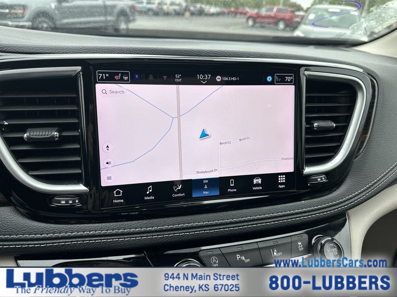 Used 2024 Chrysler Pacifica Limited FWD image 17