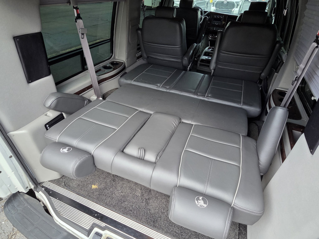 Used 2015 Chevrolet Express 2500 RWD image 20