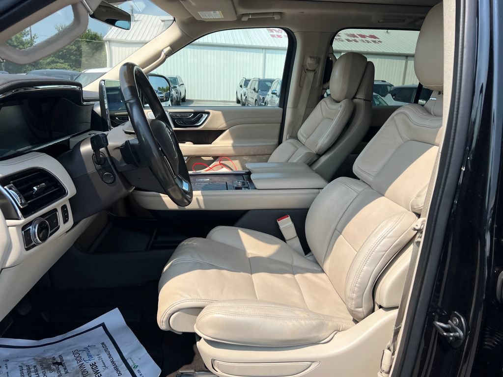 Used 2020 Lincoln Navigator L Reserve w/ Luxury Package AWD/4WD image 13