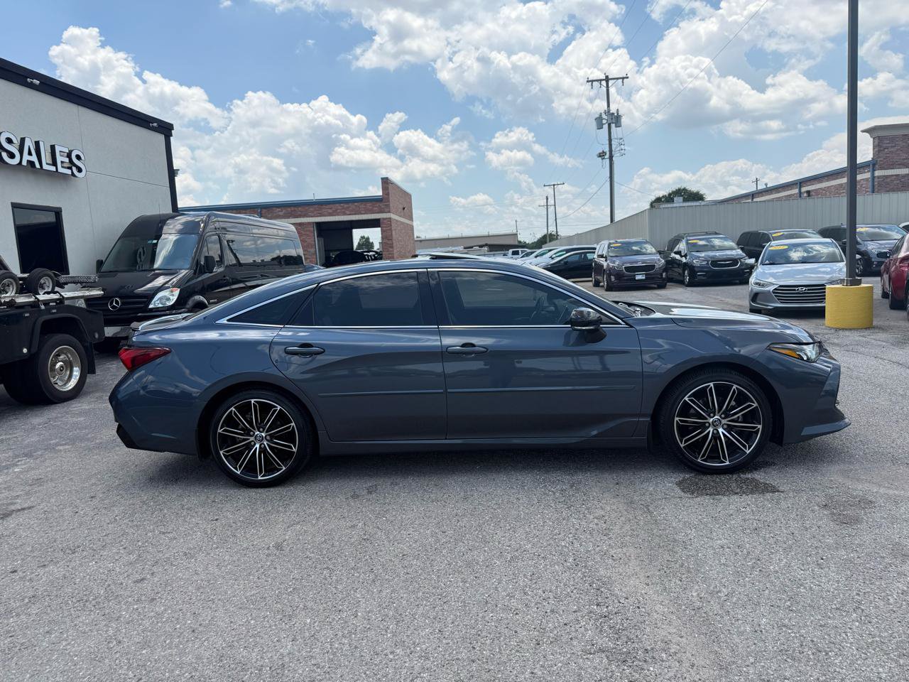 Used 2020 Toyota Avalon XSE FWD image 5