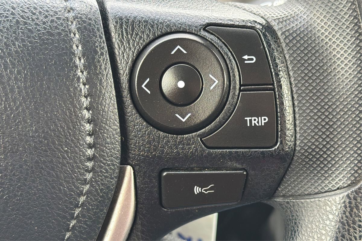 Used 2018 Toyota RAV4 LE w/ All Weather Liner Package image 31