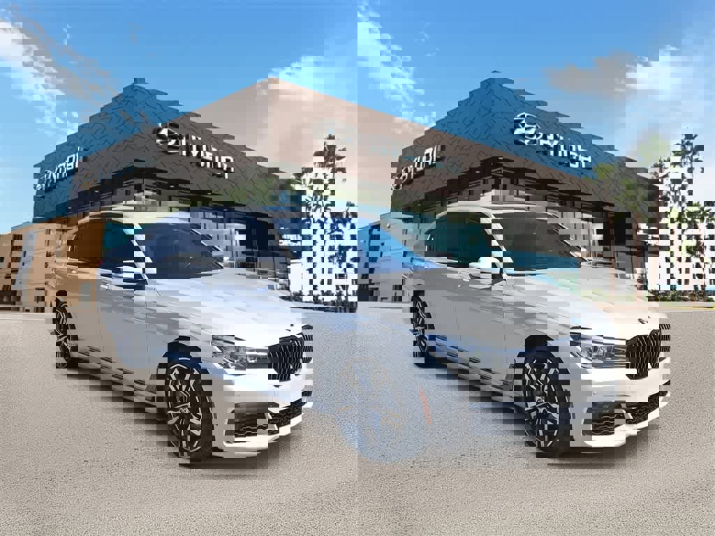 Used 2019 BMW 740i w/ Executive Package image 4