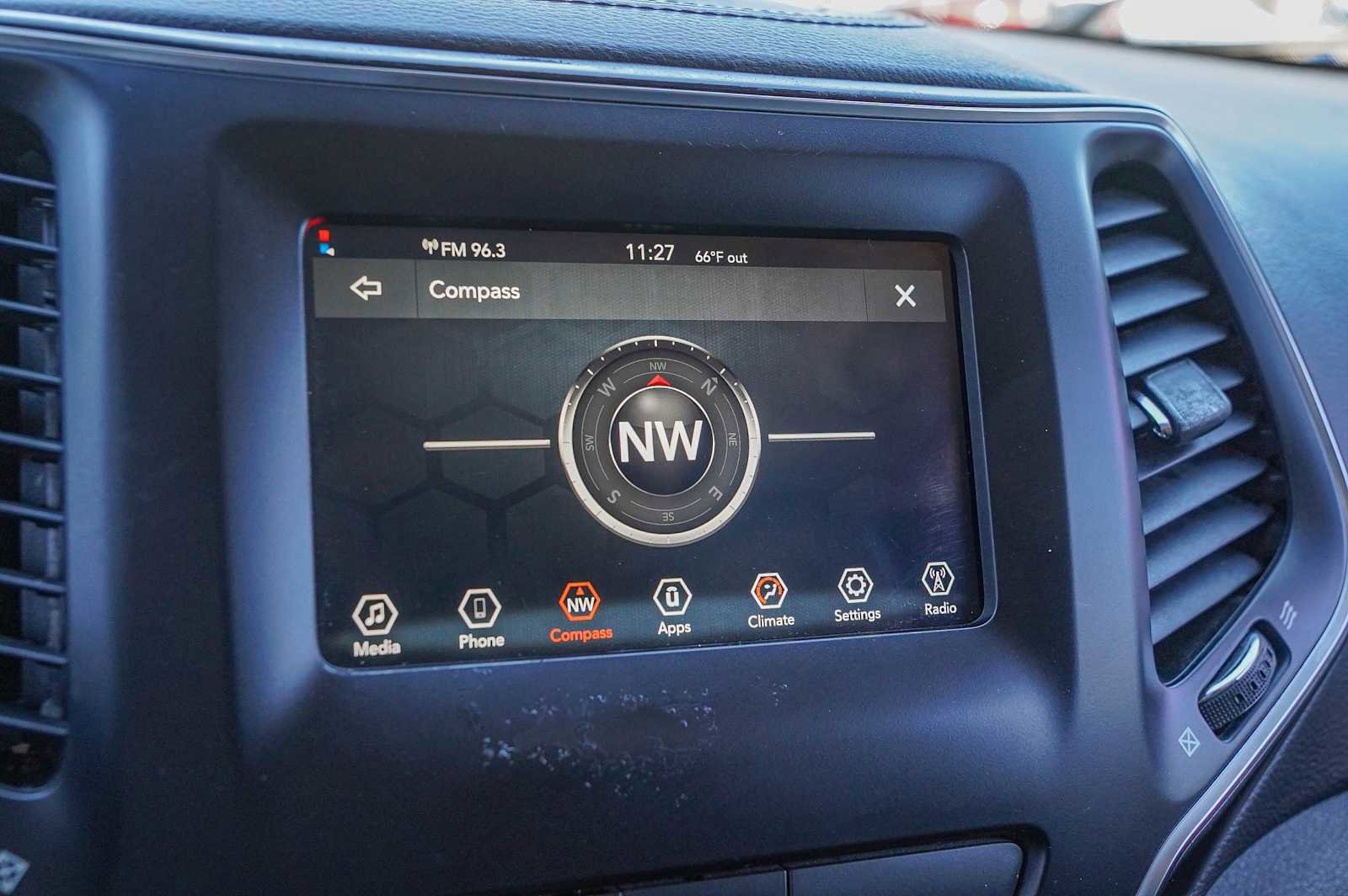 Used 2019 Jeep Cherokee Latitude Plus image 13