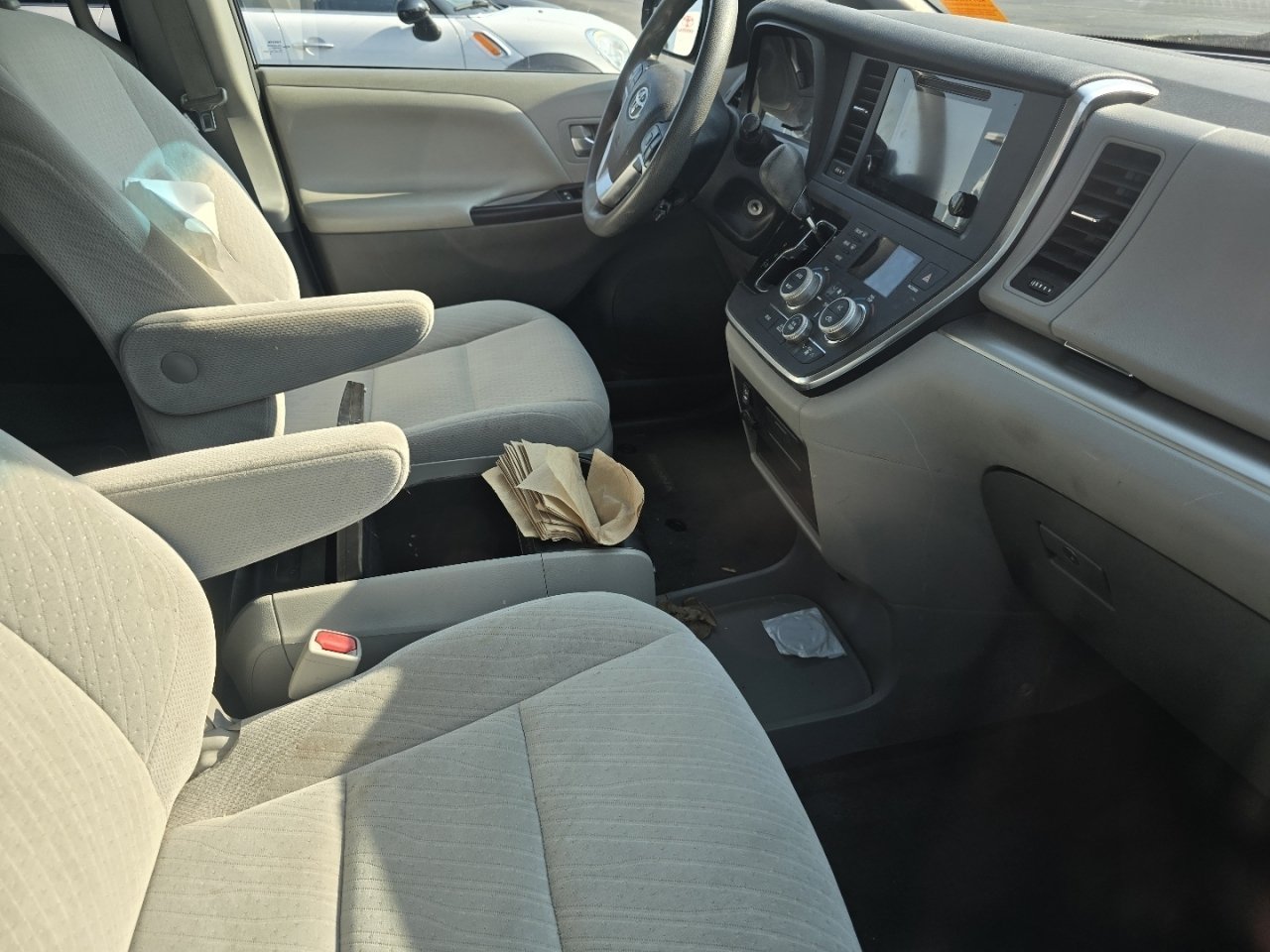 Used 2017 Toyota Sienna LE FWD image 12