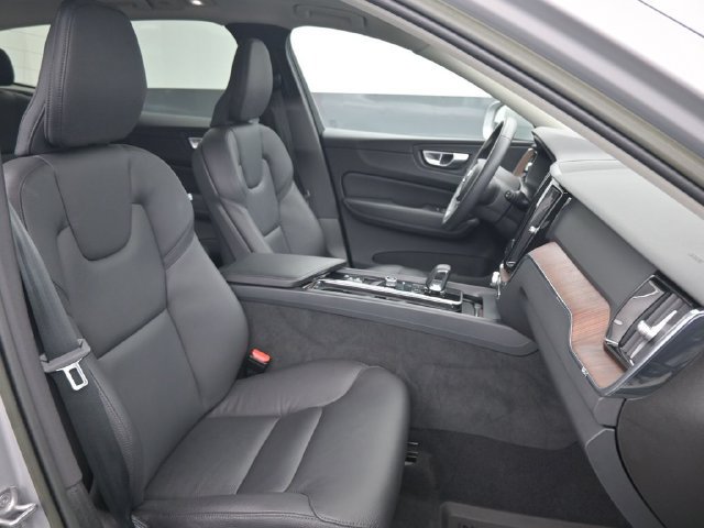 Used 2023 Volvo XC60 B5 Plus w/ Protection Package FWD image 29