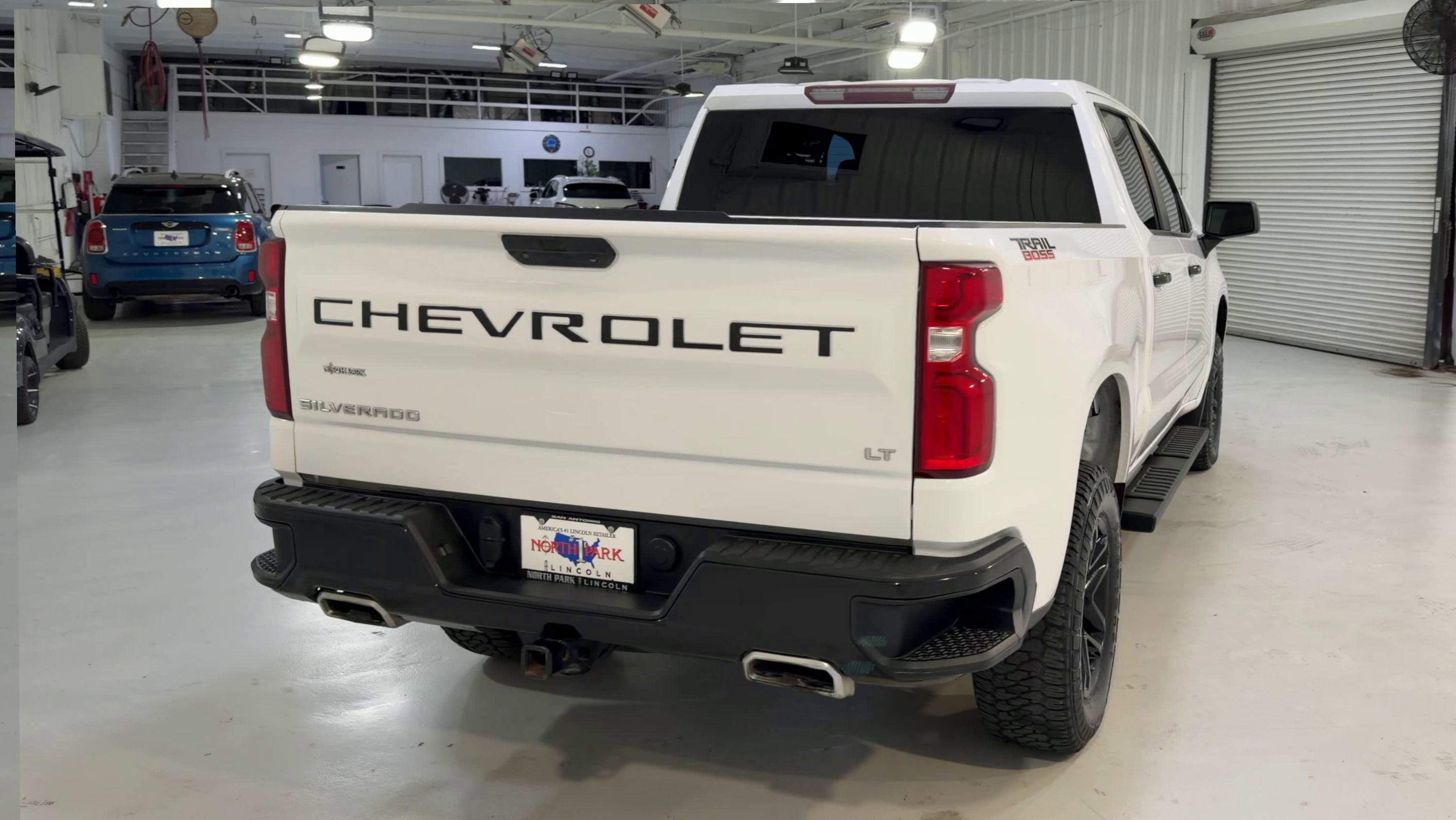 Used 2020 Chevrolet Silverado 1500 LT Trail Boss AWD/4WD image 9