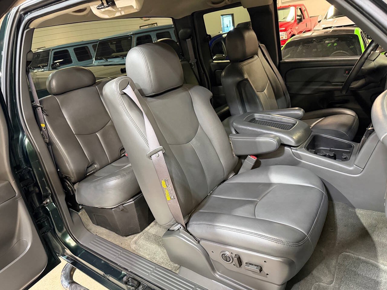 Used 2006 Chevrolet Silverado 2500 LT w/ Heavy-Duty Power Package AWD/4WD image 18