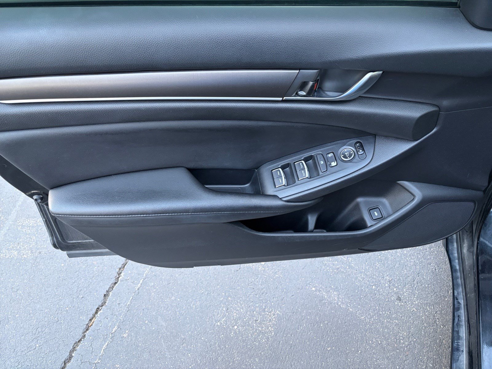 Used 2019 Honda Accord LX image 9