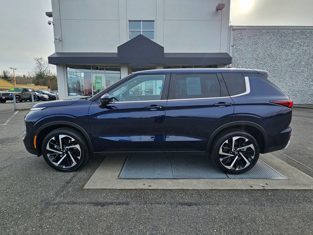 Used 2023 Mitsubishi Outlander SE image 8