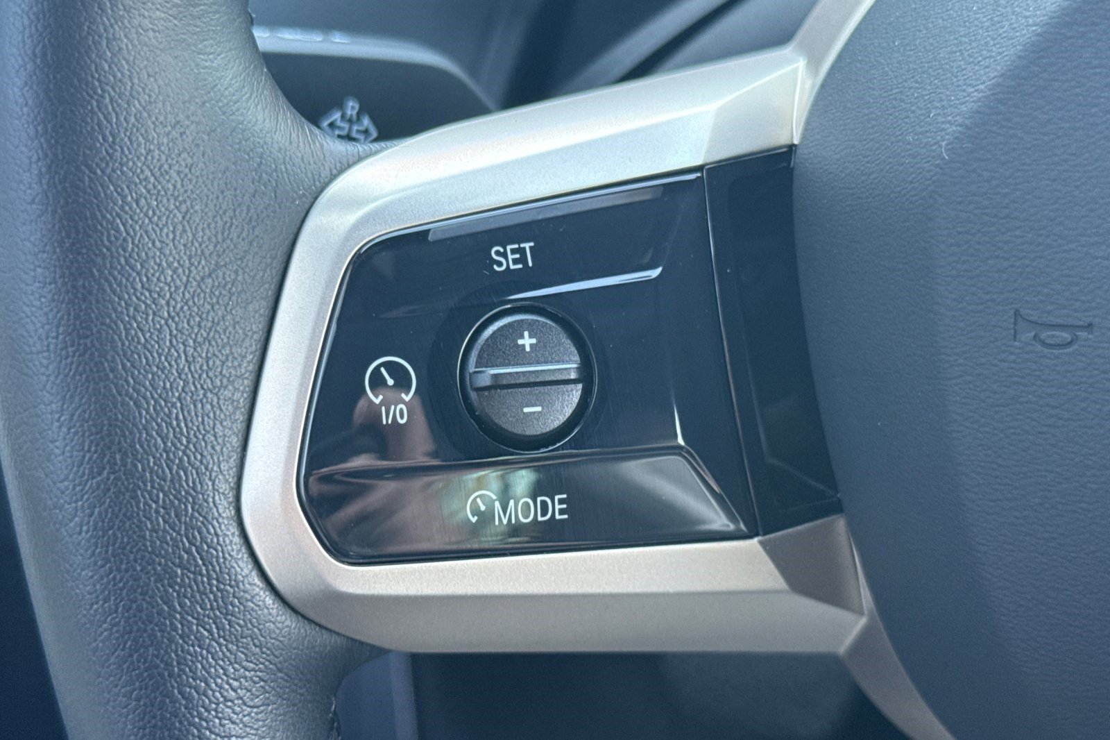 Used 2025 BMW iX xDrive50 w/ Premium Package image 29