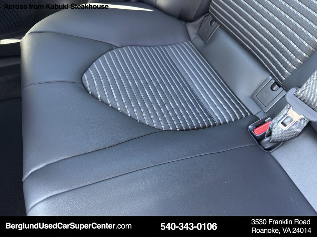 Used 2022 Toyota Camry SE image 31