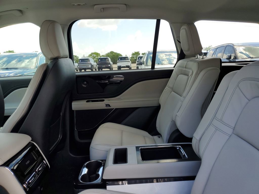 New 2026 Lincoln Aviator Reserve w/ Jet Appearance Package RWD image 10