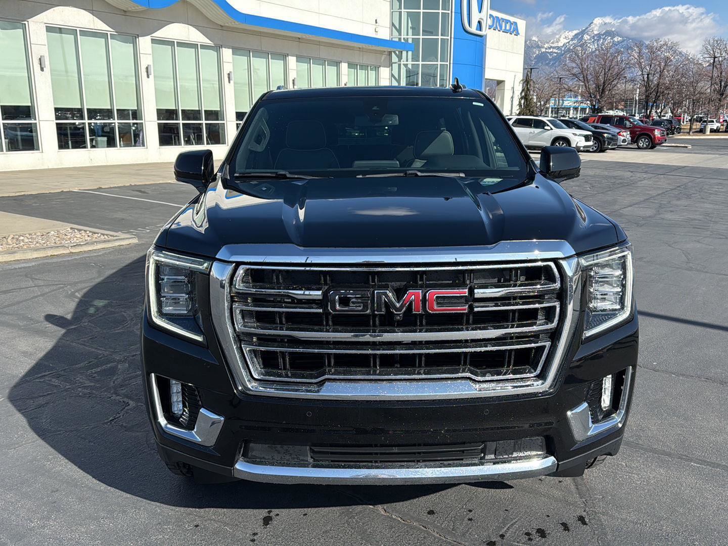 Used 2022 GMC Yukon SLT w/ SLT Luxury Package AWD/4WD image 3