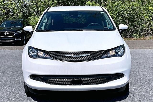 Used 2022 Chrysler Voyager LX FWD image 5