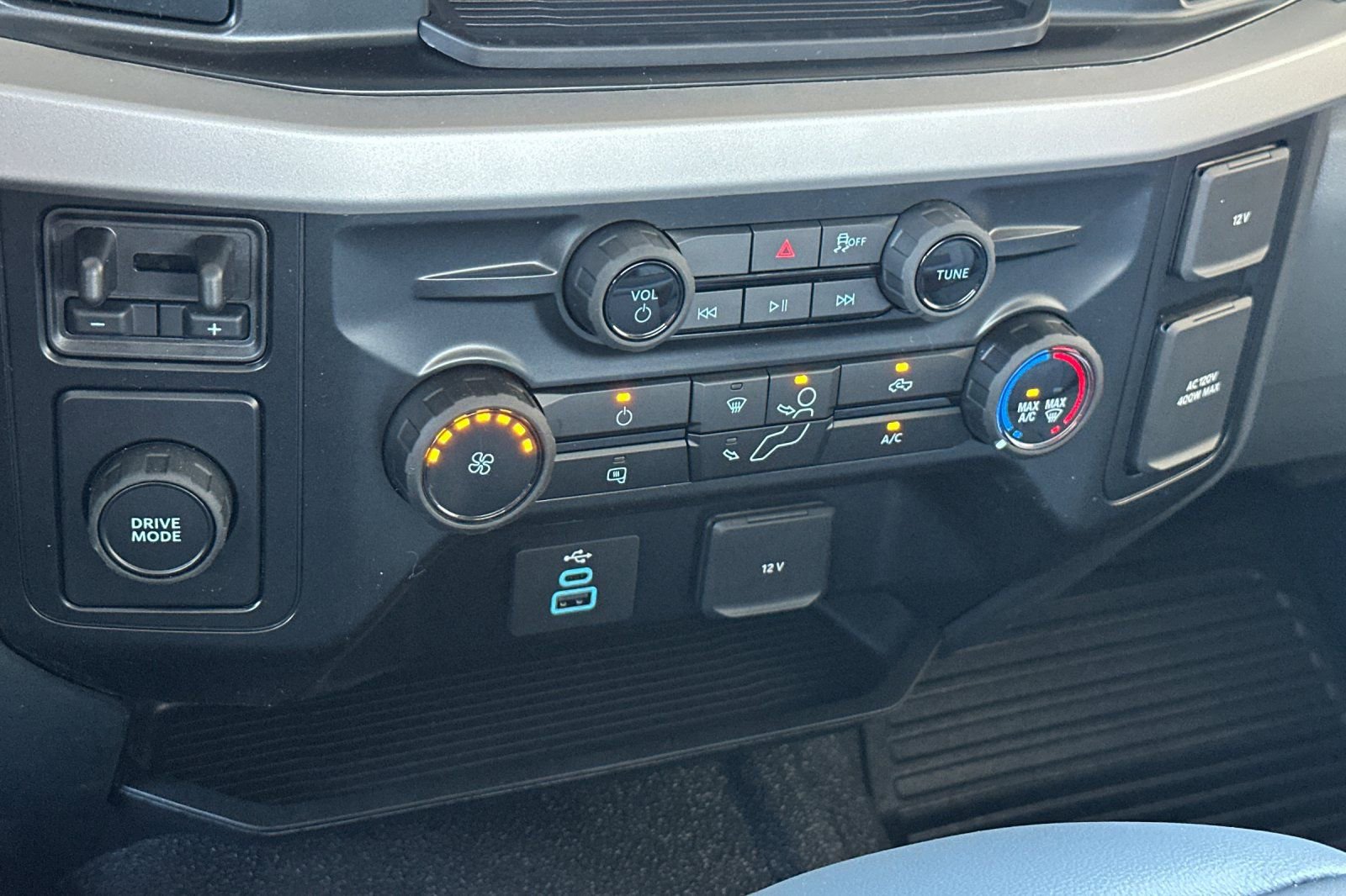 New 2026 Ford F250 XL w/ XL Chrome Package image 18