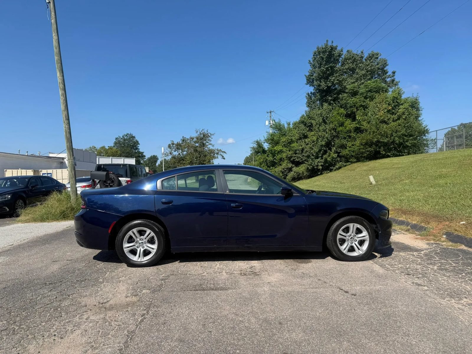 Used 2015 Dodge Charger SE RWD image 4