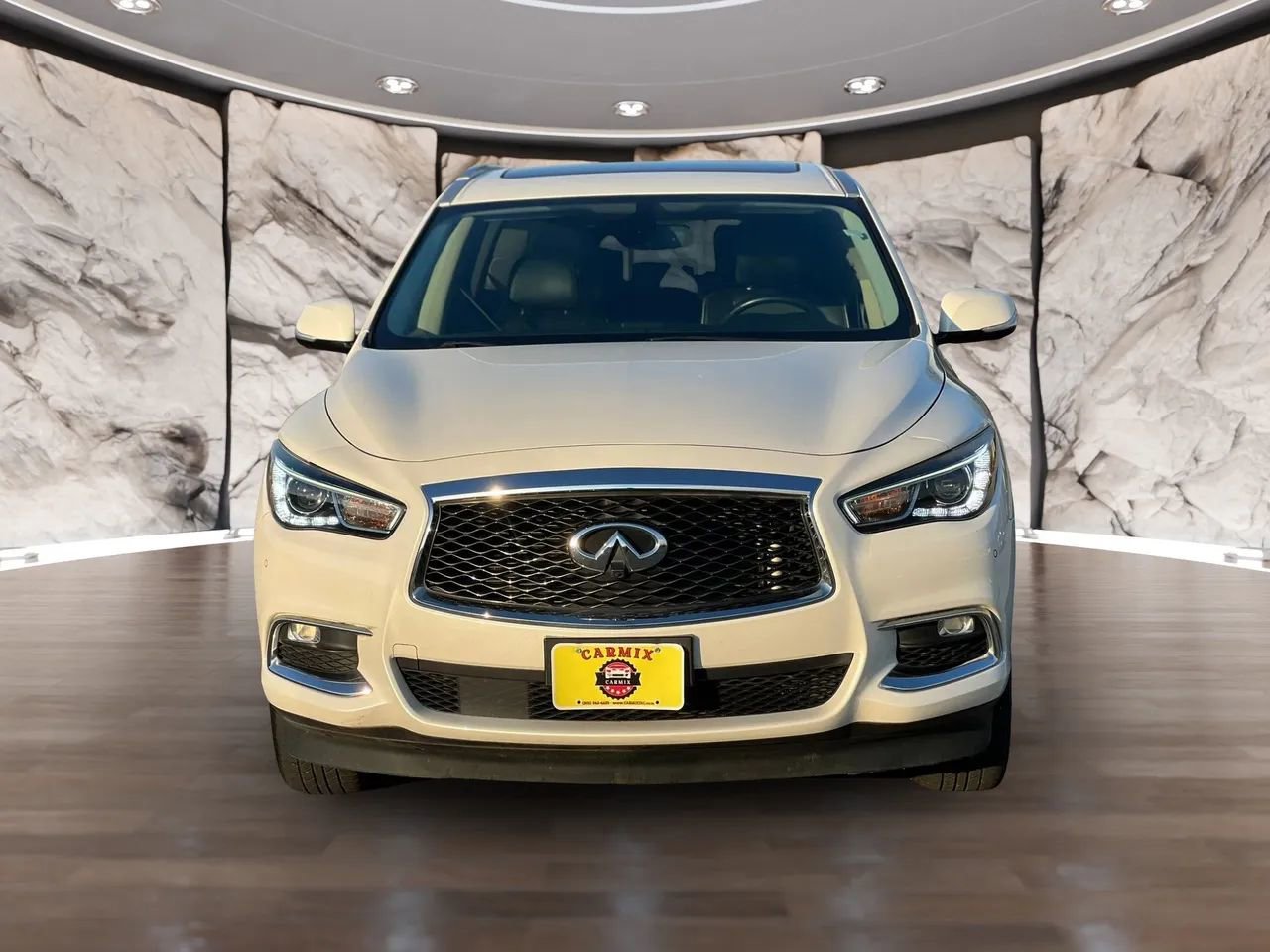 Used 2019 INFINITI QX60 Luxe w/ Essential Package image 2