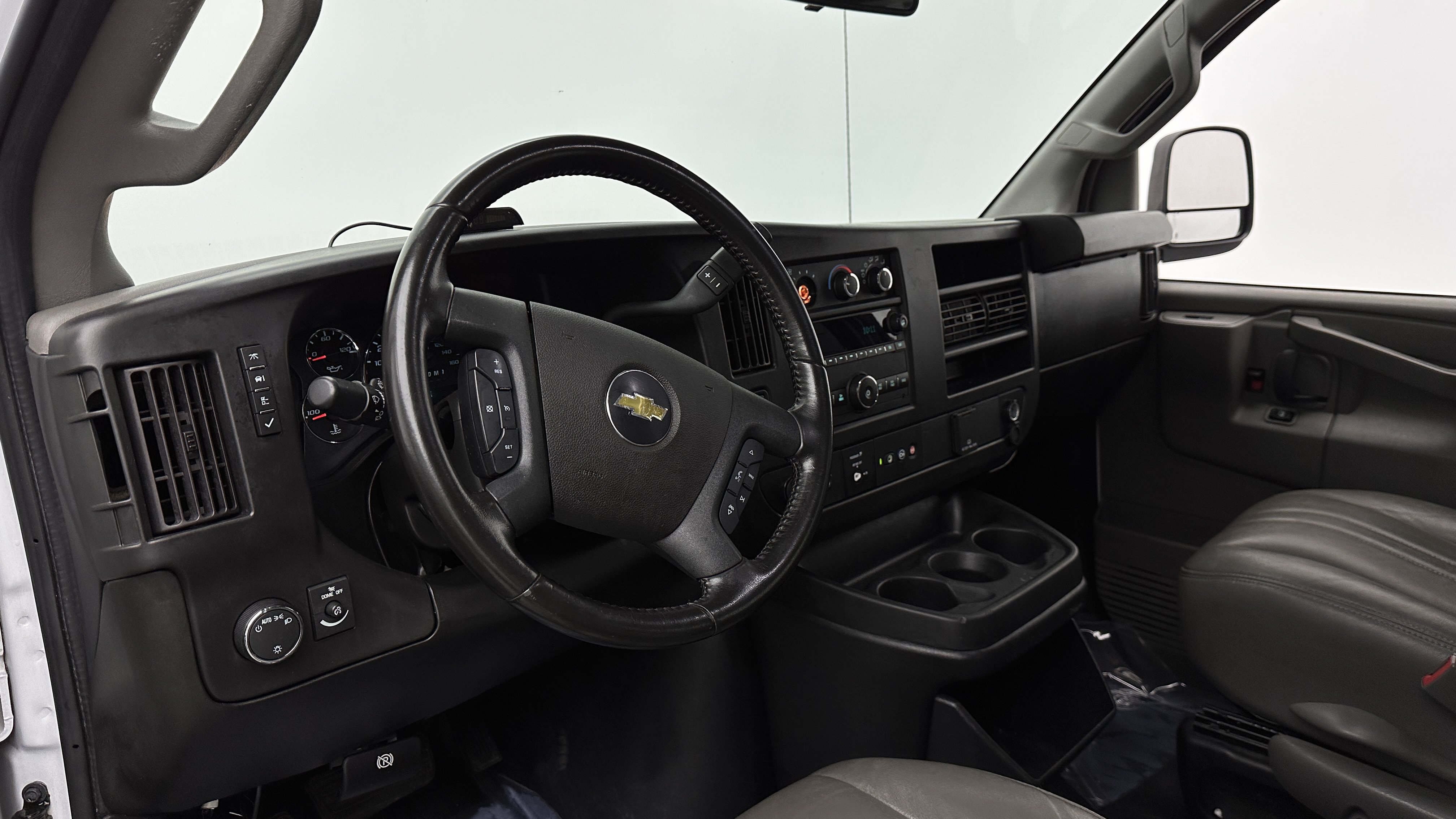 Used 2022 Chevrolet Express 2500 w/ Driver Convenience Package RWD image 8