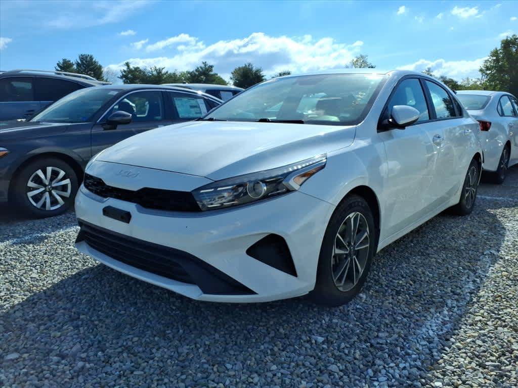 Used 2023 Kia Forte LXS FWD image 2