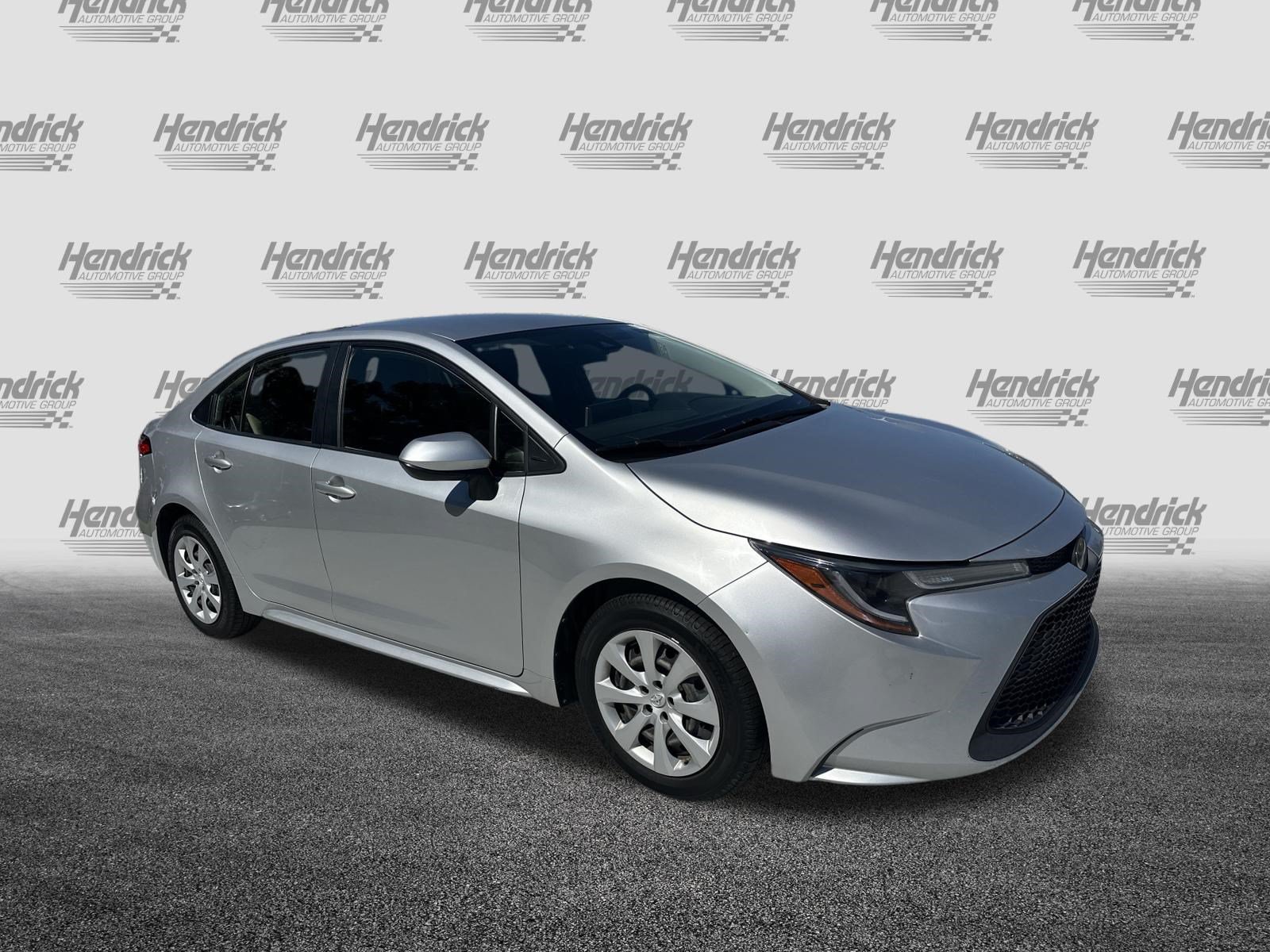 Used 2020 Toyota Corolla LE FWD image 2